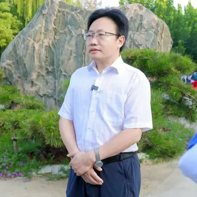 如何根据篮球比赛的不同阶段调整力量训练强度？_1