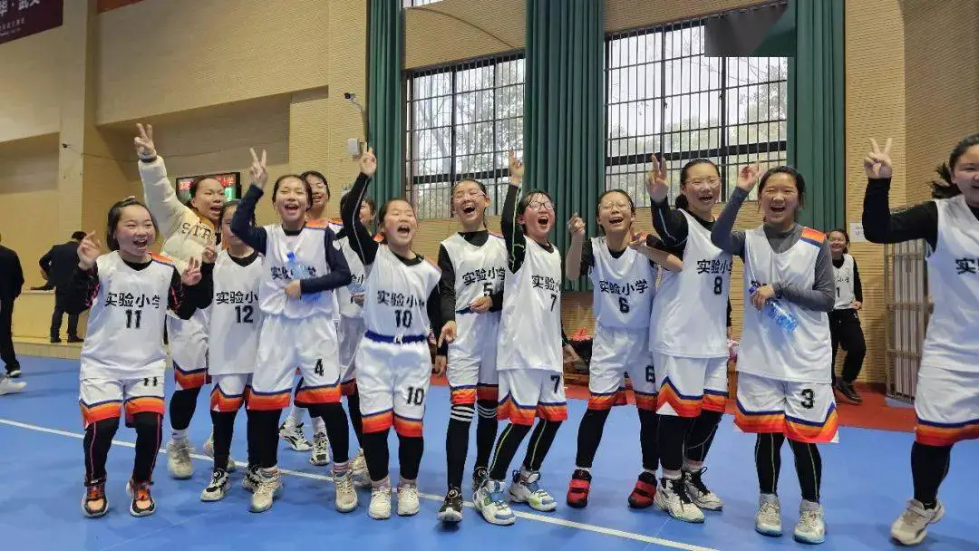 老年篮球爱好者如何练习控卫技巧_0